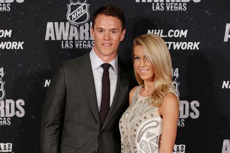 Jonathan Toews is Currently Dating a Girlfriend; Are they.